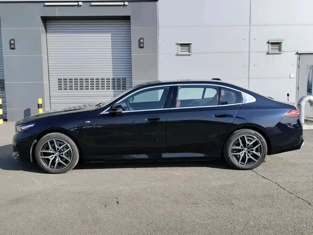 BMW i5 — фото 6