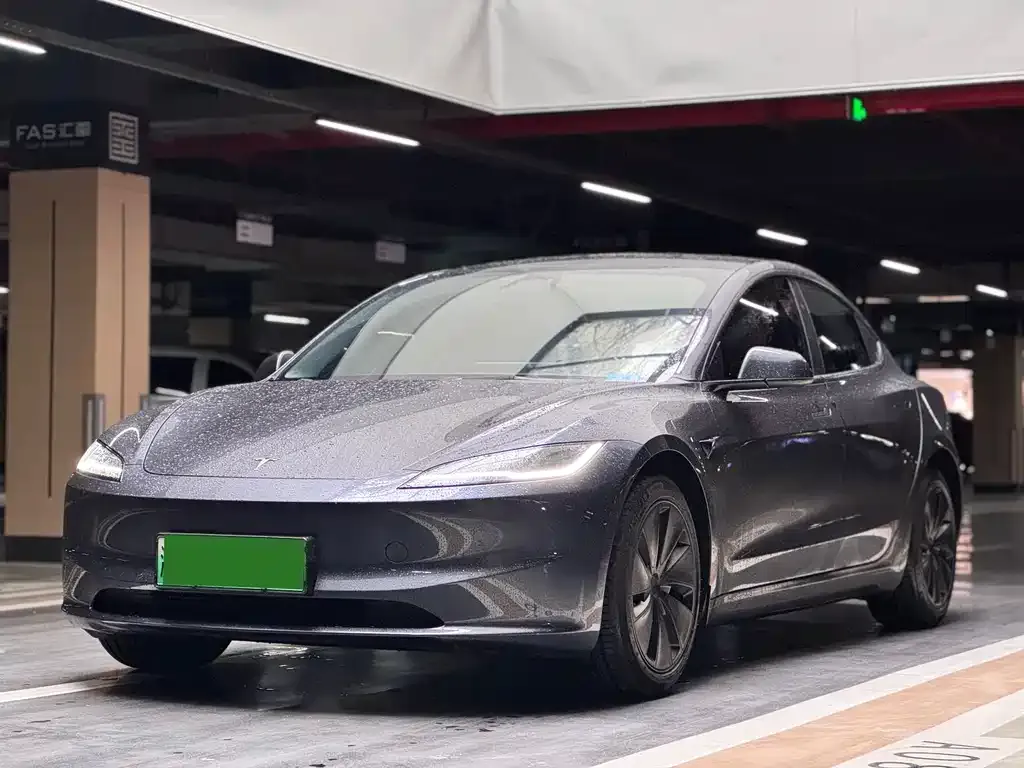 Tesla Model 3 — фото 1