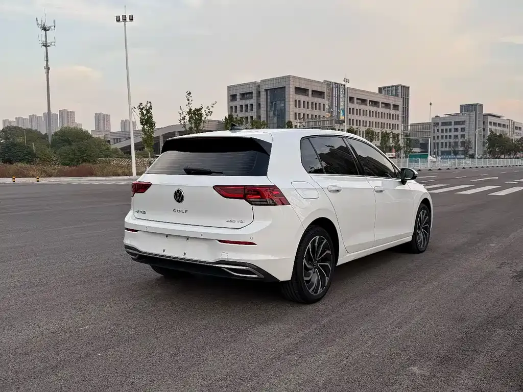 Volkswagen Golf — фото 8