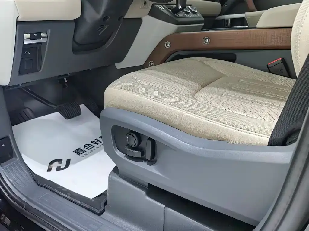 Land Rover Defender — фото 10