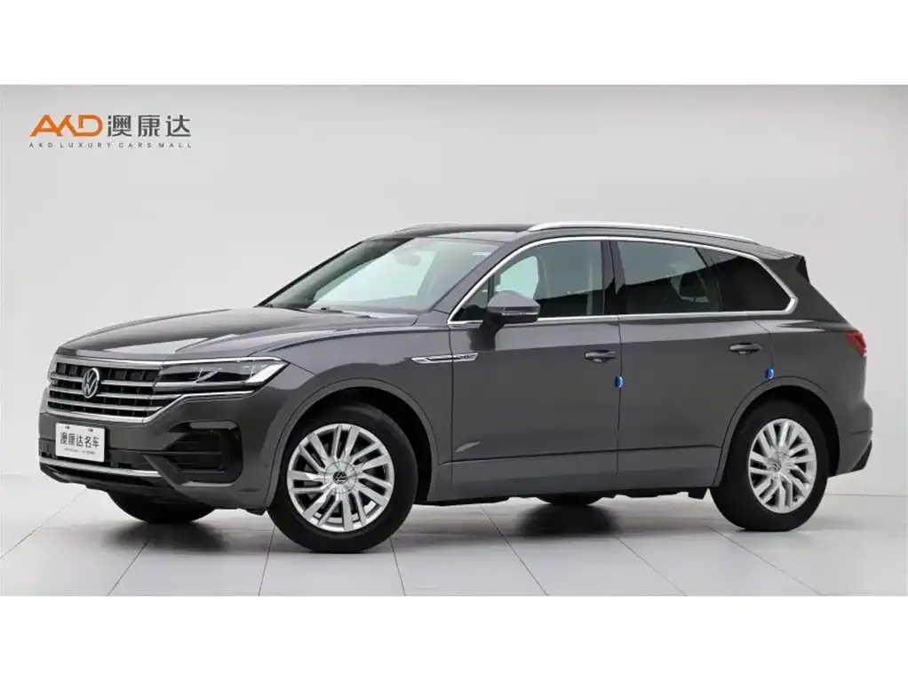 Volkswagen Touareg — фото 1