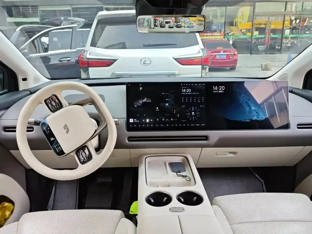 Li Auto i8 — фото 3