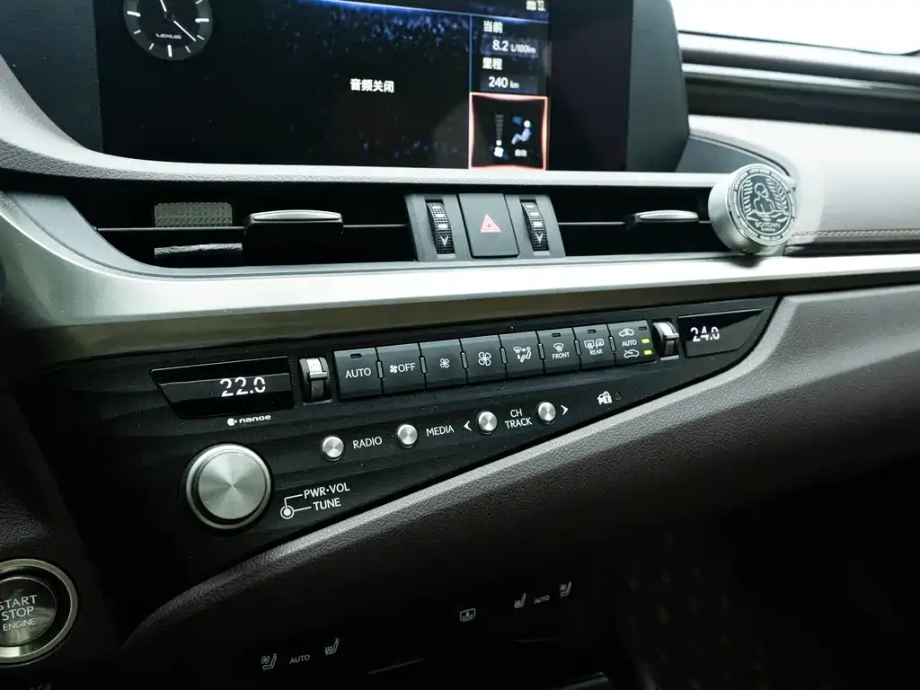 Lexus ES — фото 10