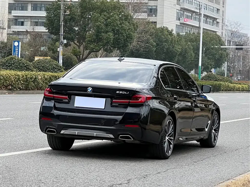 BMW 5 Series — фото 4