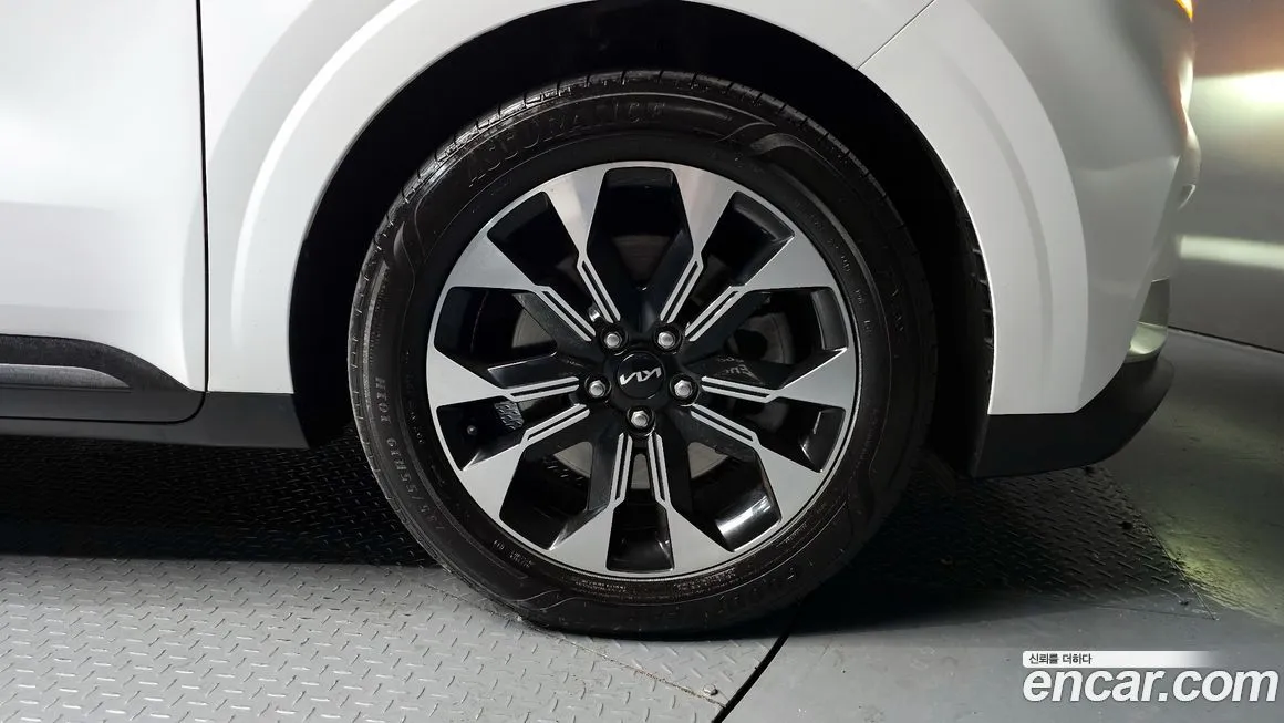 Kia Carnival — фото 10