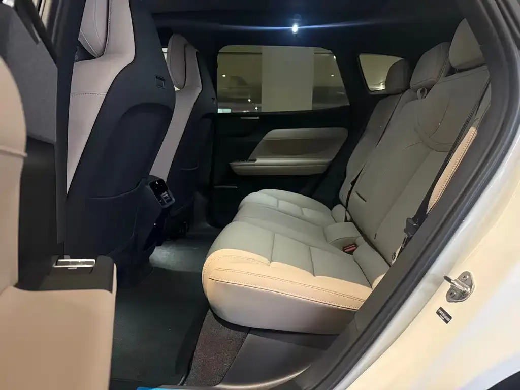 Volvo XC70 Plug-in Hybrid — фото 5