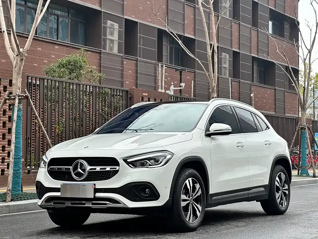 Mercedes-Benz GLA — фото 1