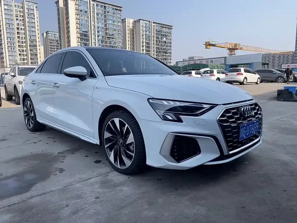 Audi A3 — фото 1