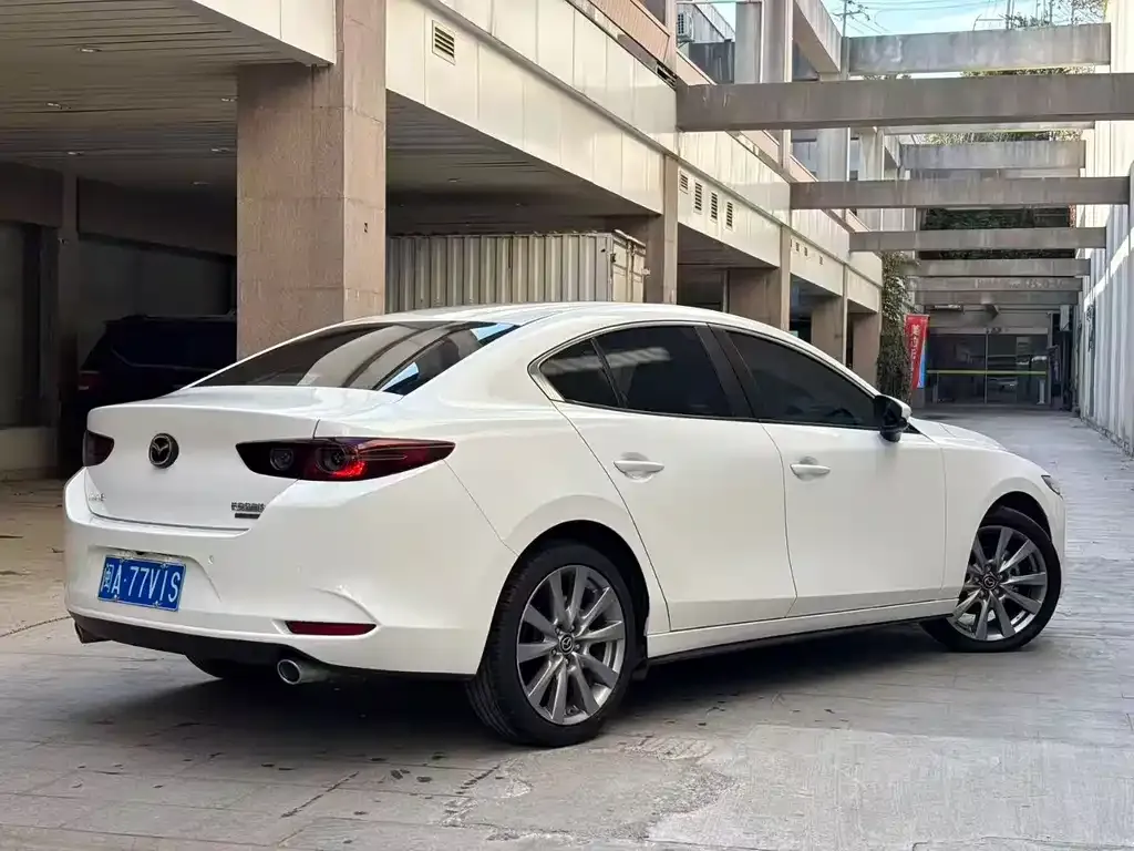Mazda 3 Axela — фото 4