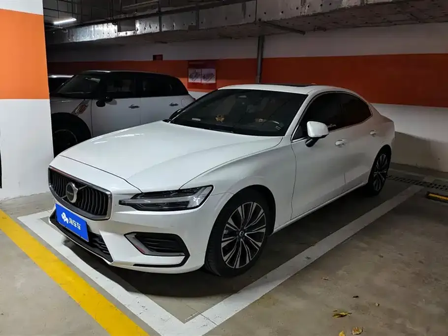 Volvo S60 — фото 1