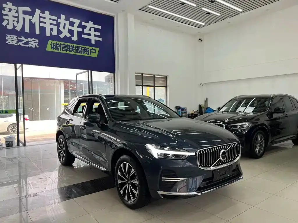 Volvo XC60 — фото 1