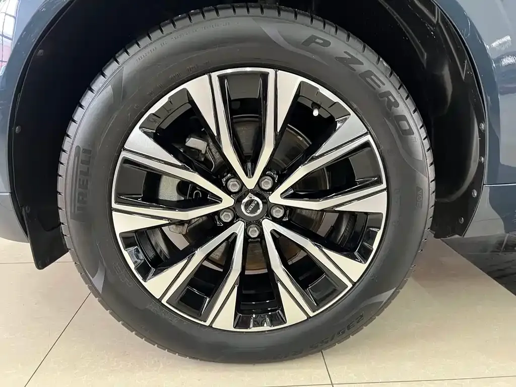 Volvo XC60 — фото 4