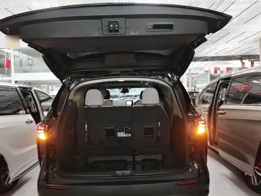 Toyota Sienna — фото 8