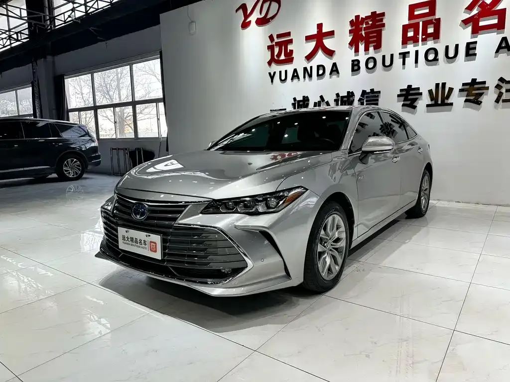 Toyota Avalon — фото 1