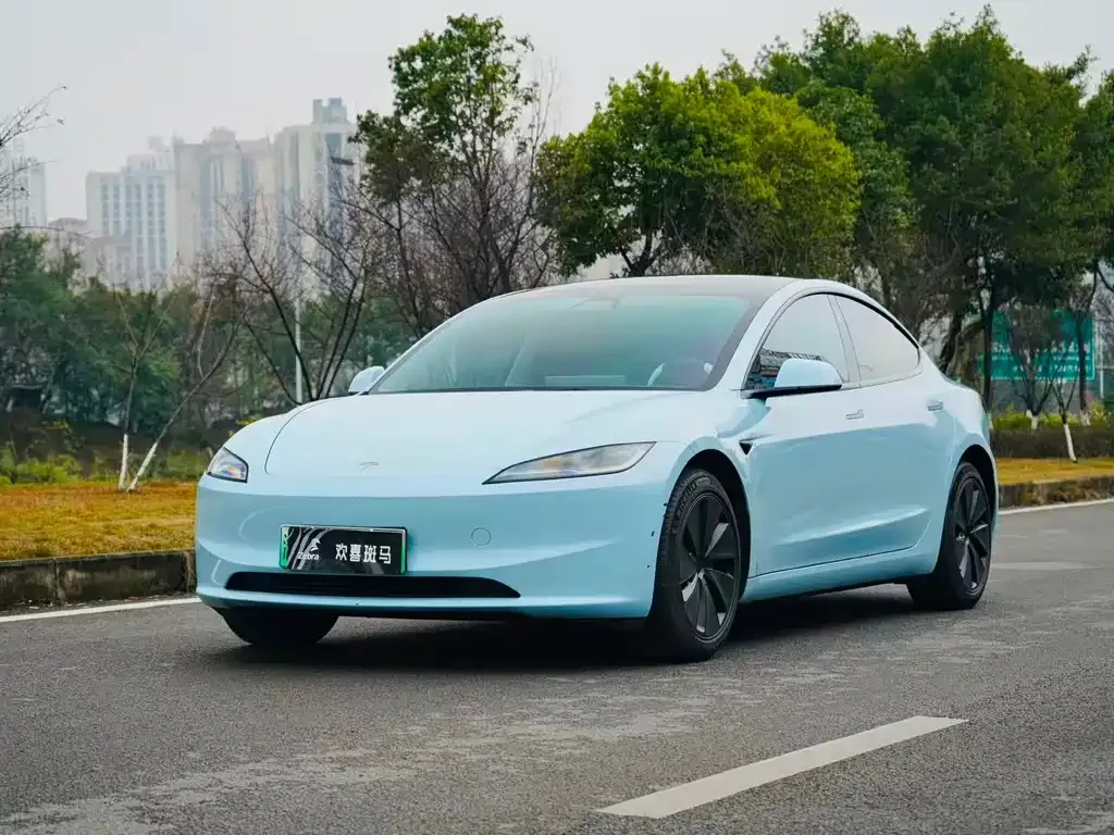 Tesla Model 3 — фото 1
