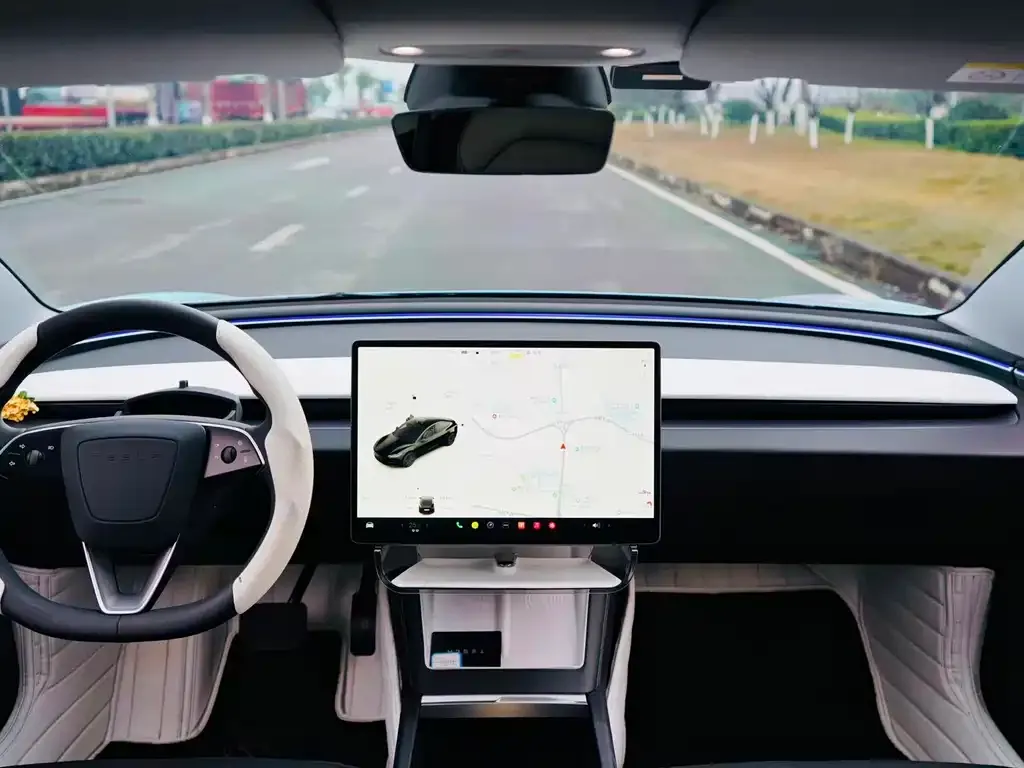 Tesla Model 3 — фото 10