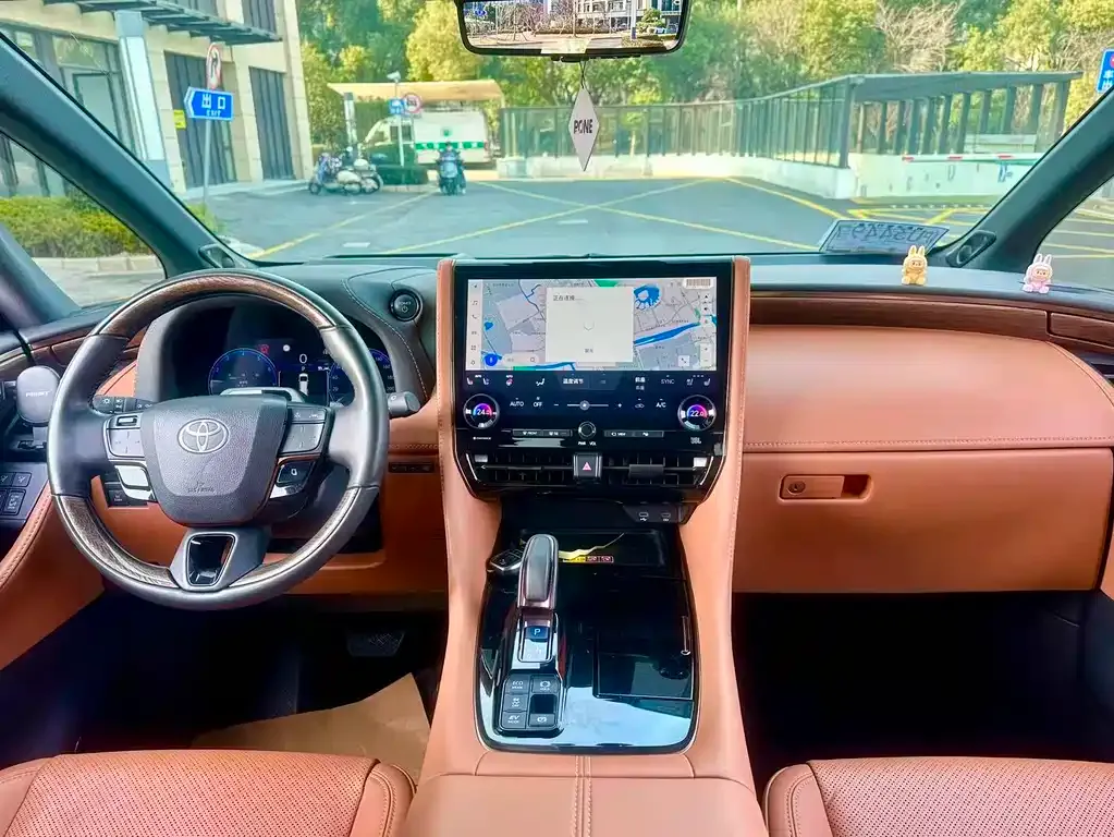 Toyota Alphard — фото 8