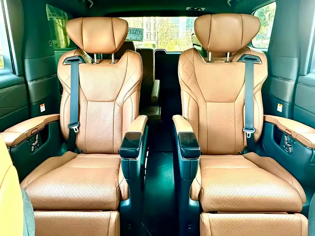 Toyota Alphard — фото 4