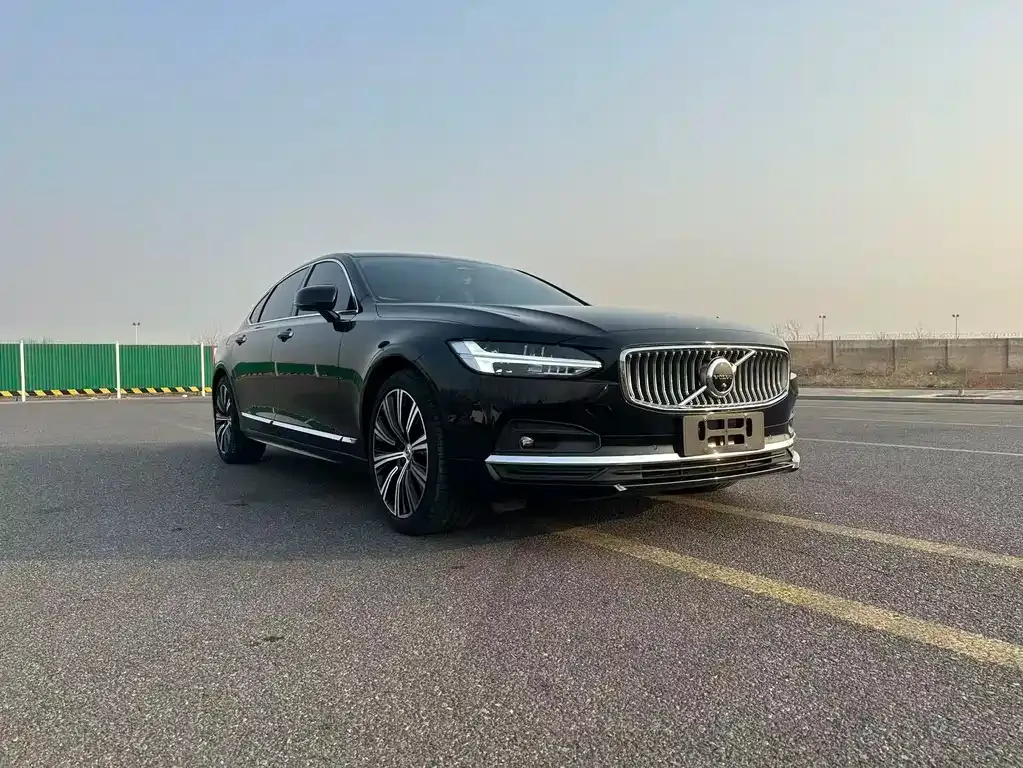 Volvo S90 — фото 1