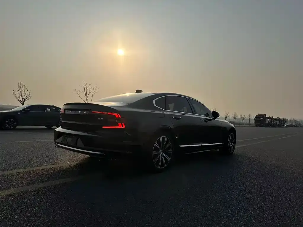 Volvo S90 — фото 3