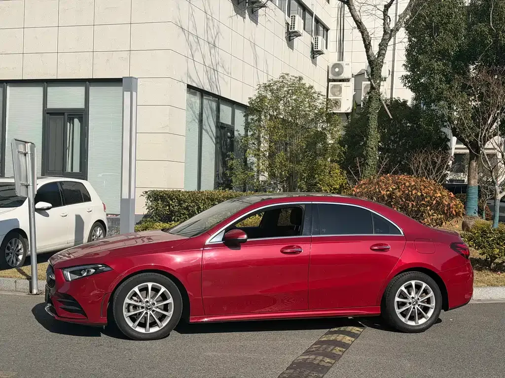 Mercedes-Benz A-Class — фото 10