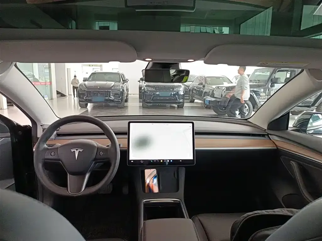 Tesla Model 3 — фото 5