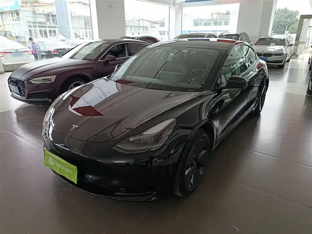 Tesla Model 3 — фото 7