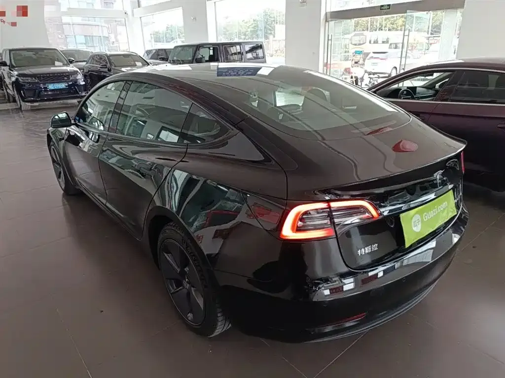 Tesla Model 3 — фото 10
