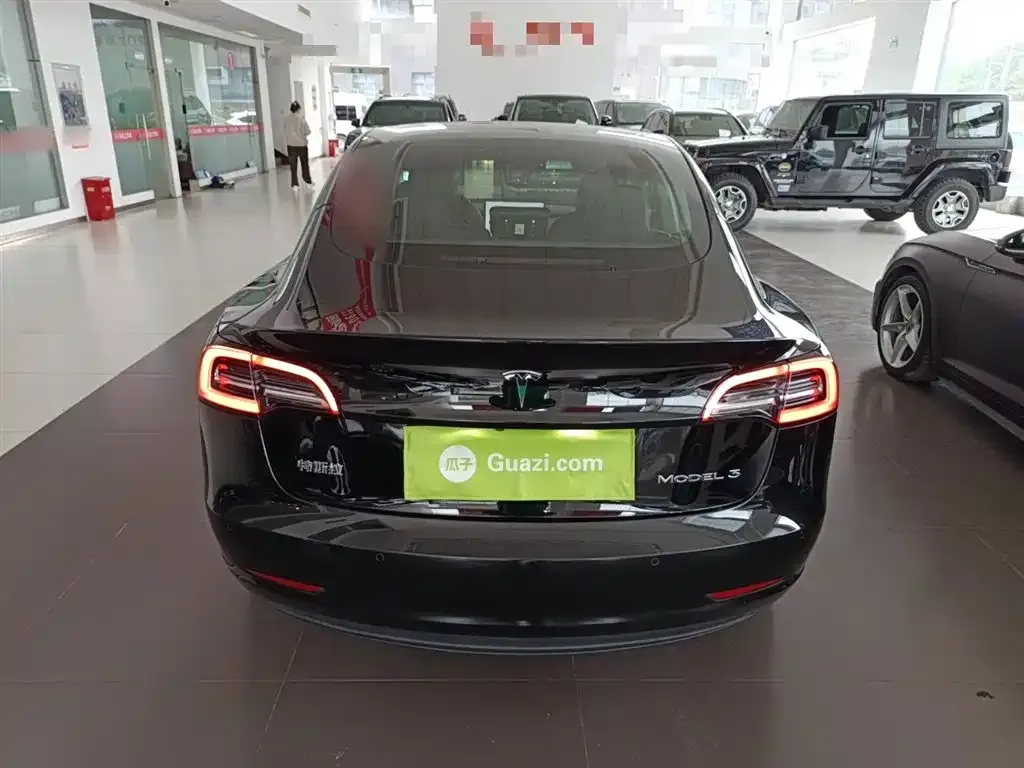 Tesla Model 3 — фото 4