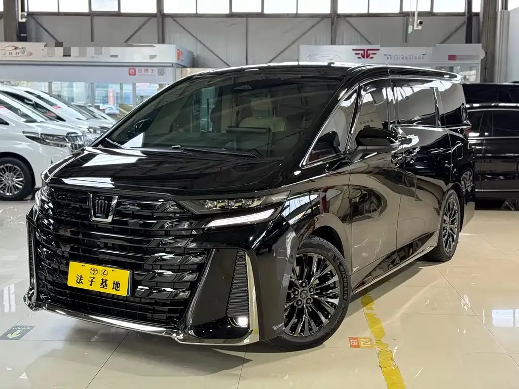 Toyota Vellfire — фото 1