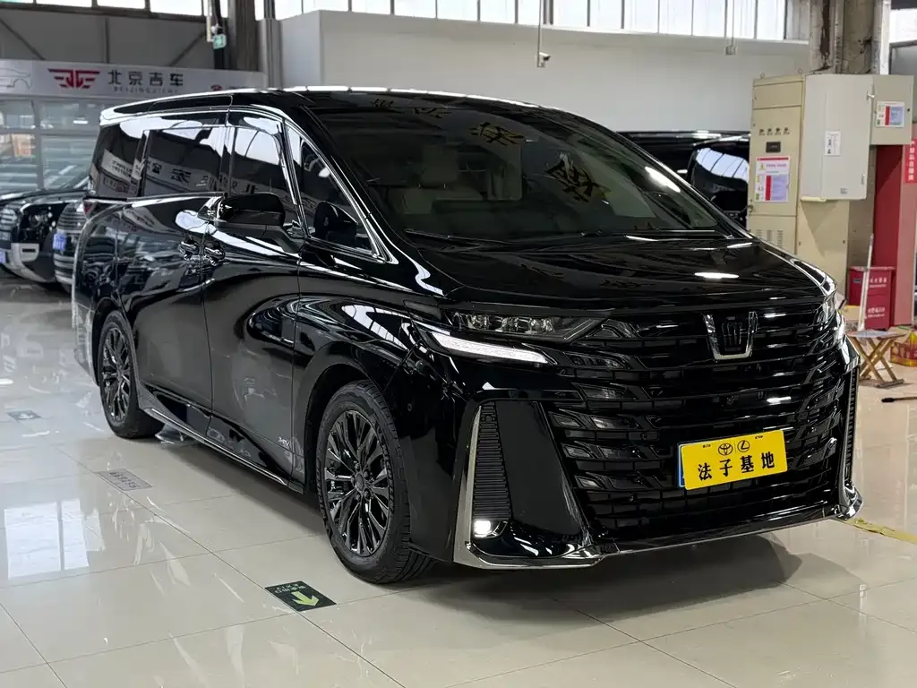 Toyota Vellfire — фото 2