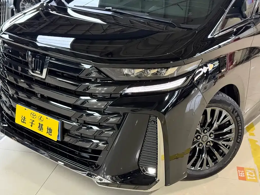 Toyota Vellfire — фото 10