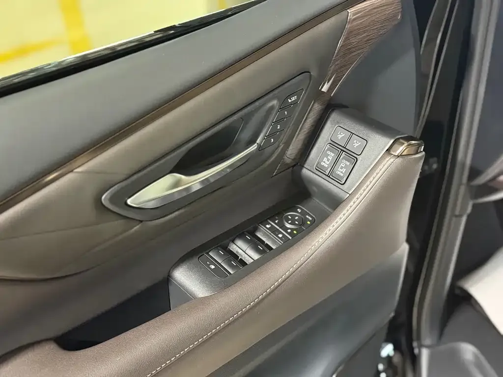 Toyota Vellfire — фото 8