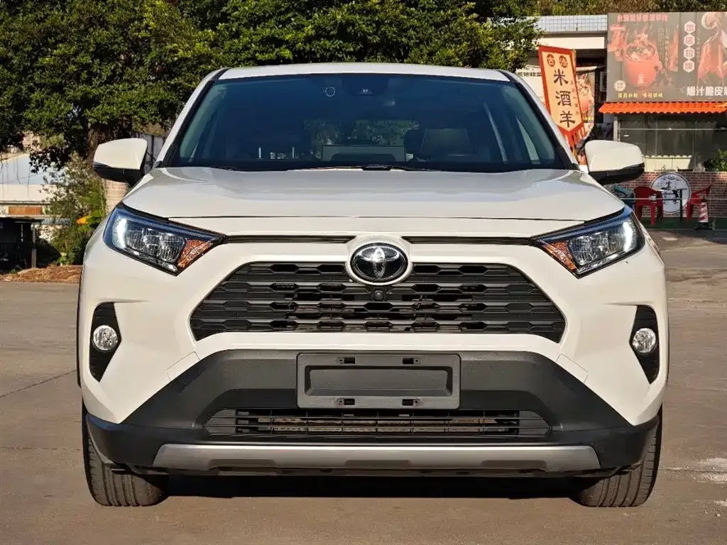 Toyota RAV4 — фото 7