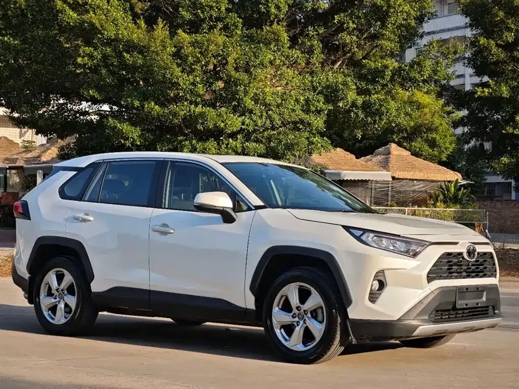 Toyota RAV4 — фото 9