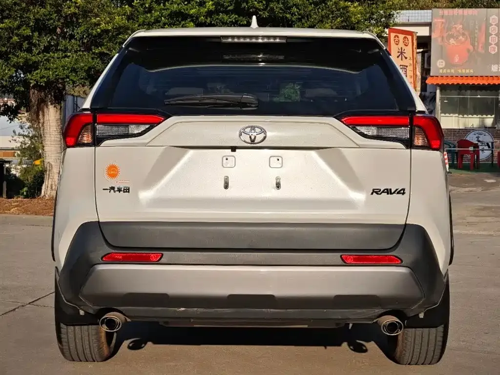 Toyota RAV4 — фото 6