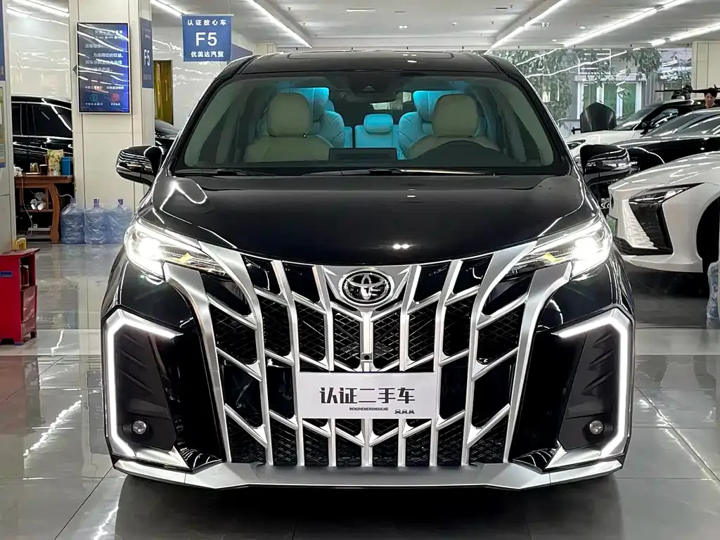 Toyota Granvia — фото 2