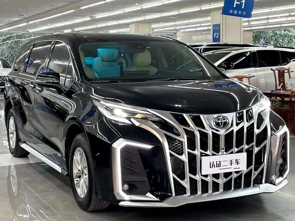 Toyota Granvia — фото 3