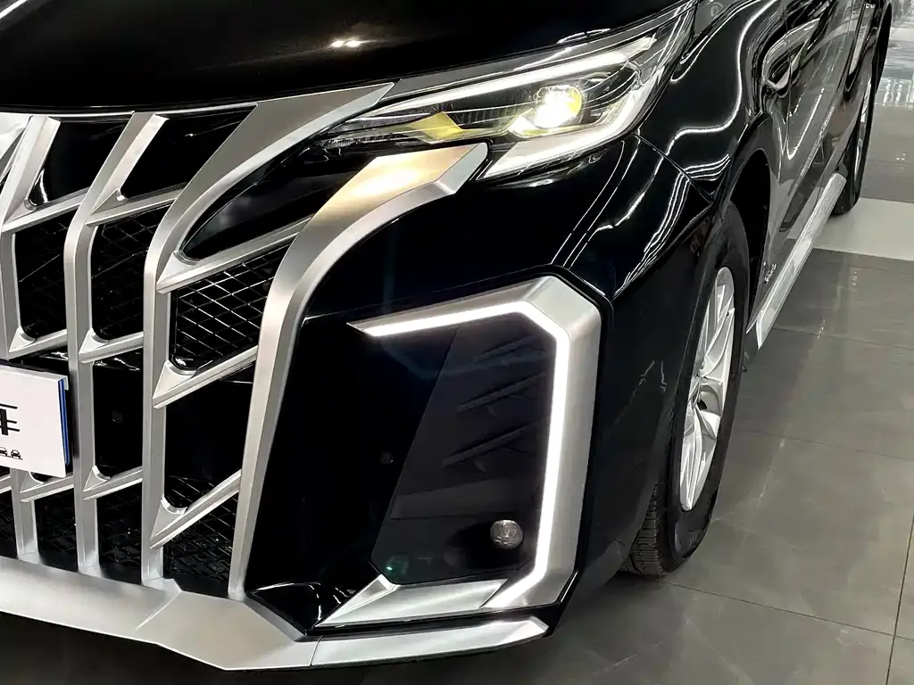 Toyota Granvia — фото 4