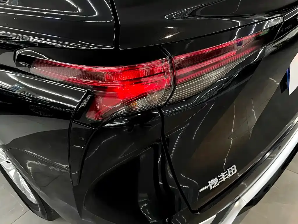 Toyota Granvia — фото 9