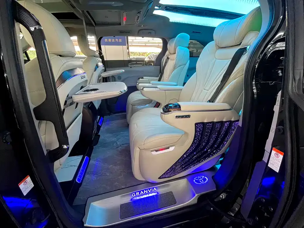 Toyota Granvia — фото 7