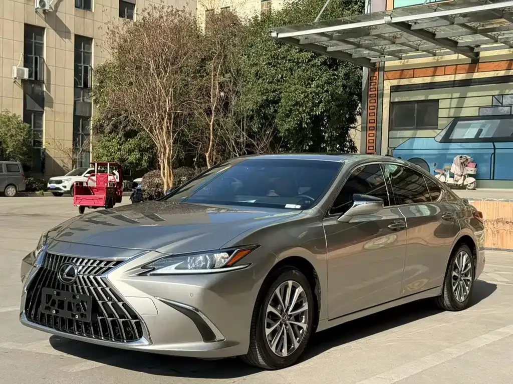 Lexus ES — фото 1