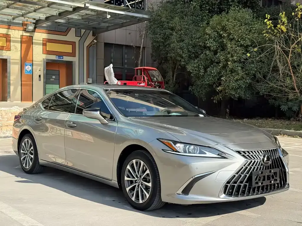 Lexus ES — фото 4