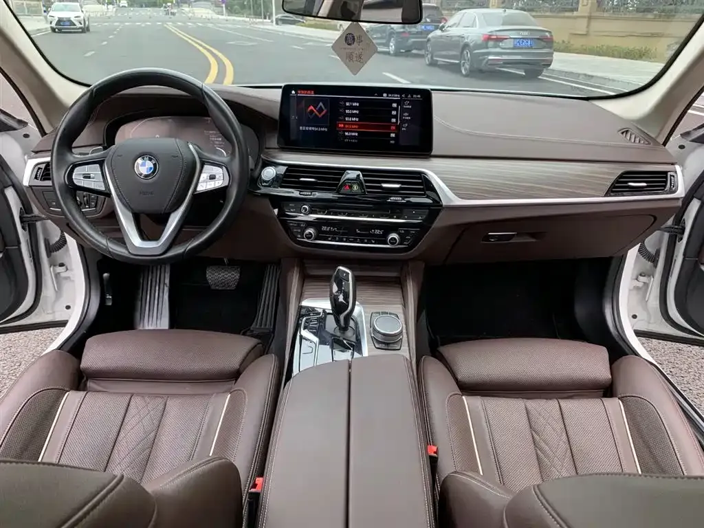 BMW 5 Series — фото 3