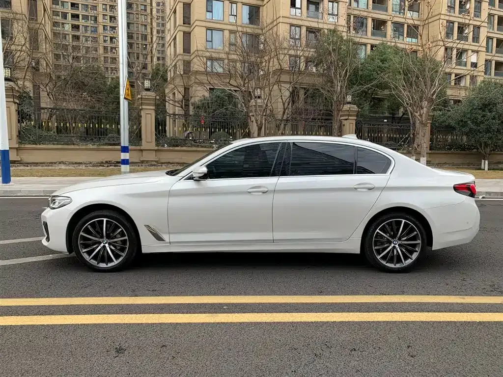 BMW 5 Series — фото 10