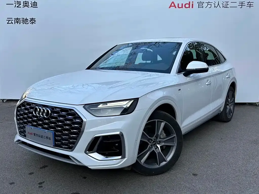 Audi Q5L Sportback — фото 1