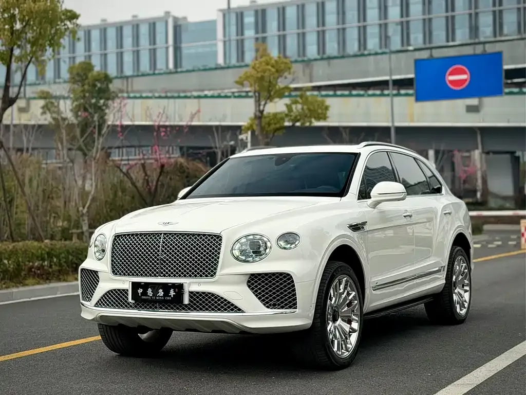 Bentley Bentayga — фото 1