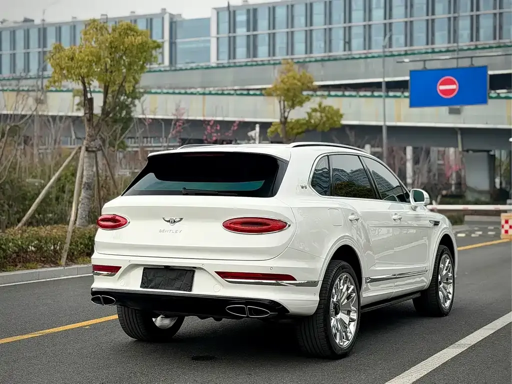Bentley Bentayga — фото 10