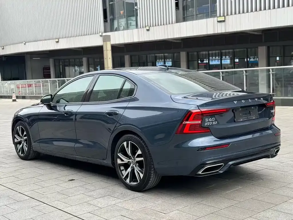 Volvo S60 — фото 10