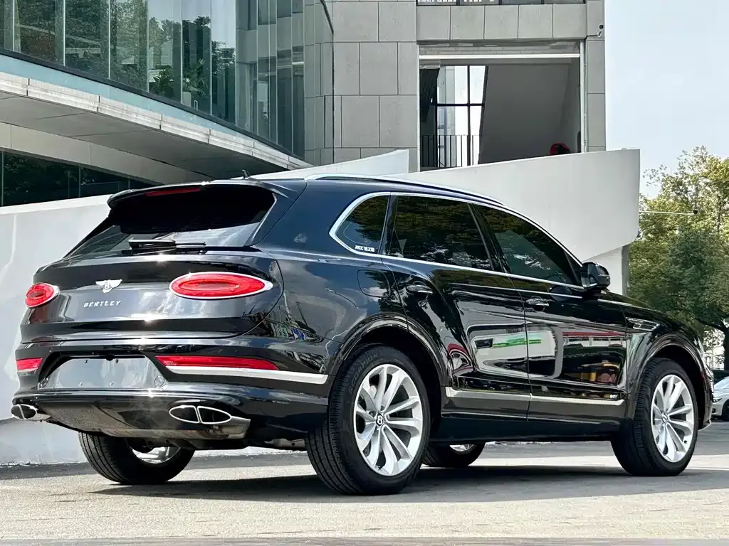 Bentley Bentayga — фото 2